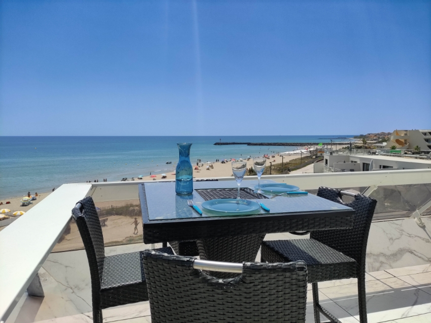 Vue sur mer du studio naturiste au Cap d'Agde : studio, résidence Héliopolis