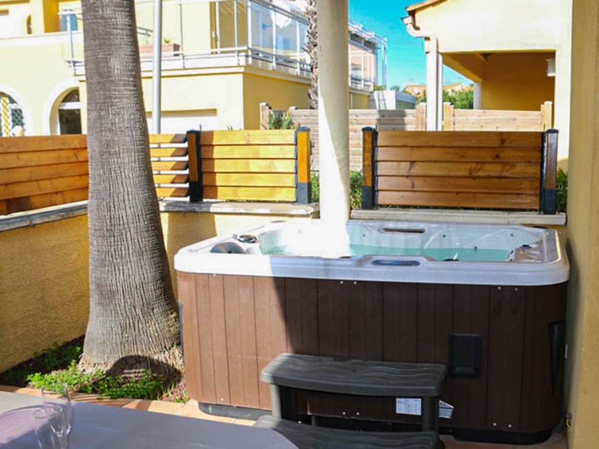 Résidence les Jardins de la Palmeraie : location naturisme au Cap d'Agde villa 2 à 3 pièces avec jacuzzi
