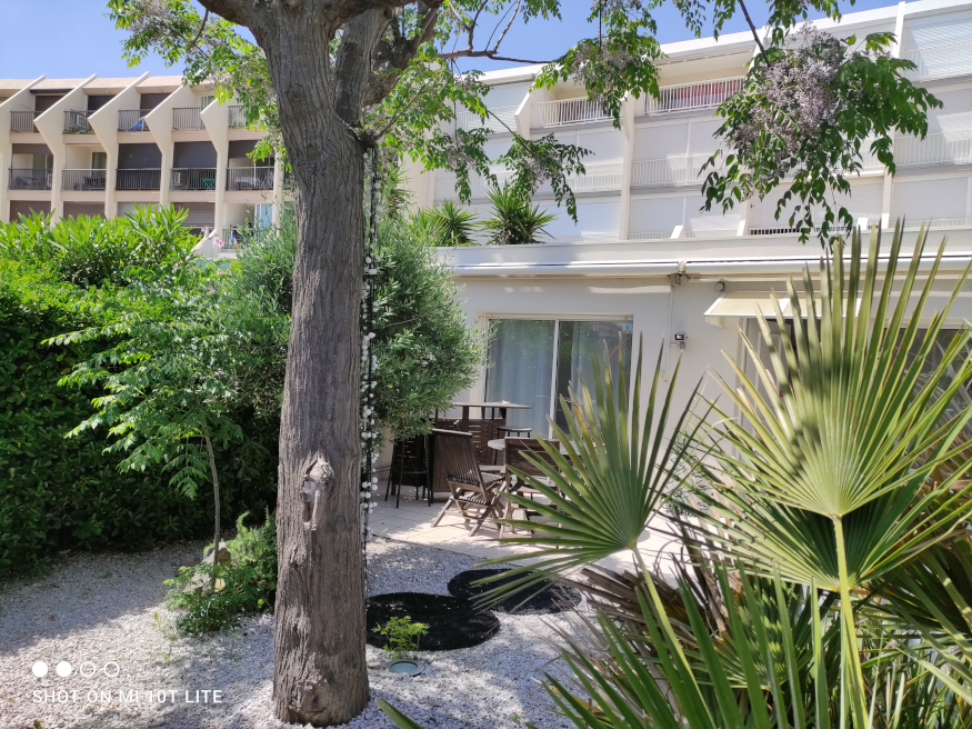 Vue du Mont Saint-Loup : résidence Natura Beach, location appartement naturiste au Cap d'Agde